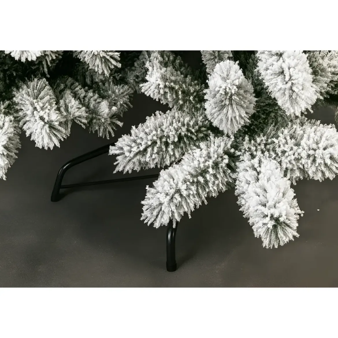 Albero di Natale Innevato Altezza 240 cm Artificiale Rami in PVC