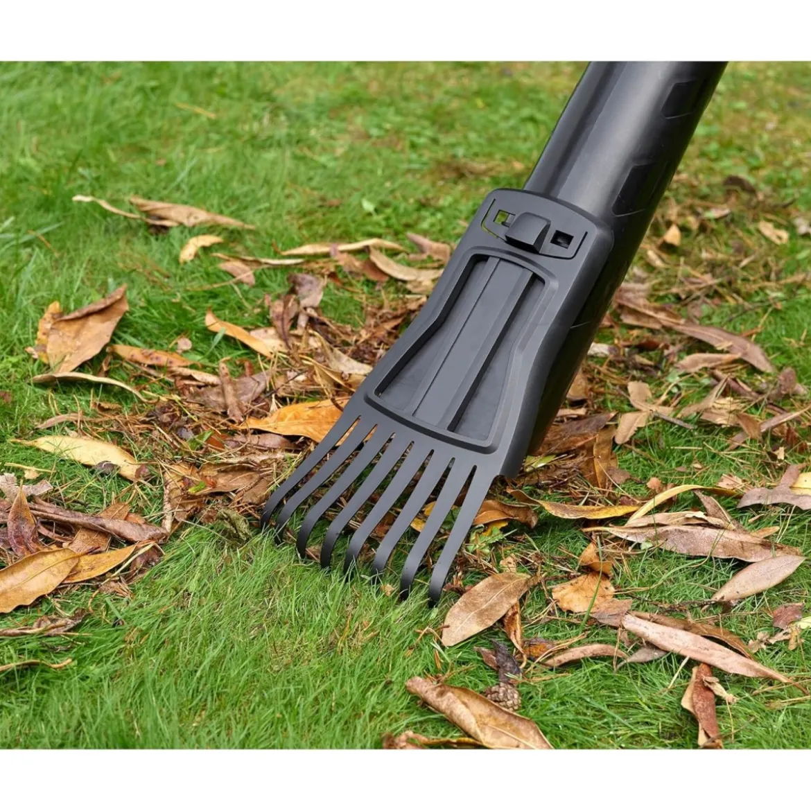 Aspiratore e Soffiatore Black&Decker con Sacco per Foglie e Rastrello