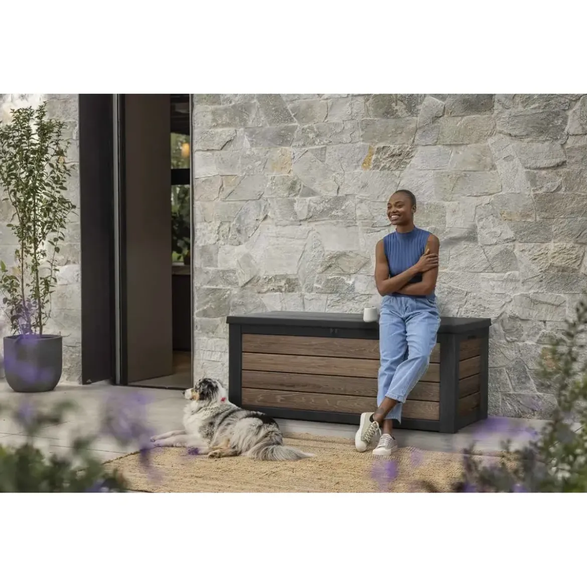 Baule Contenitore Keter 570L in Resina Effetto Legno Noce da Esterno