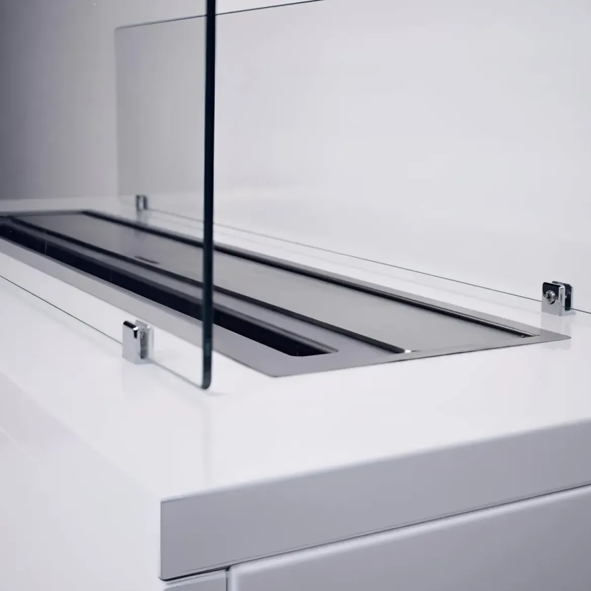 Camino a Bioetanolo da Pavimento 4,5L Bianco Autoportante 4kW Moderno
