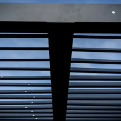 Pergola Bioclimatica in Alluminio 360x300 cm con 2 Teli Laterali Grigi