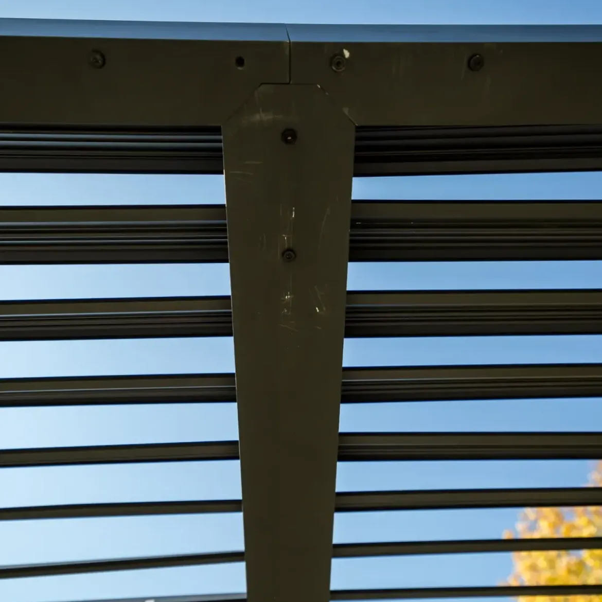 Pergola Bioclimatica in Alluminio 360x300 cm con Tenda e 5 Pannelli