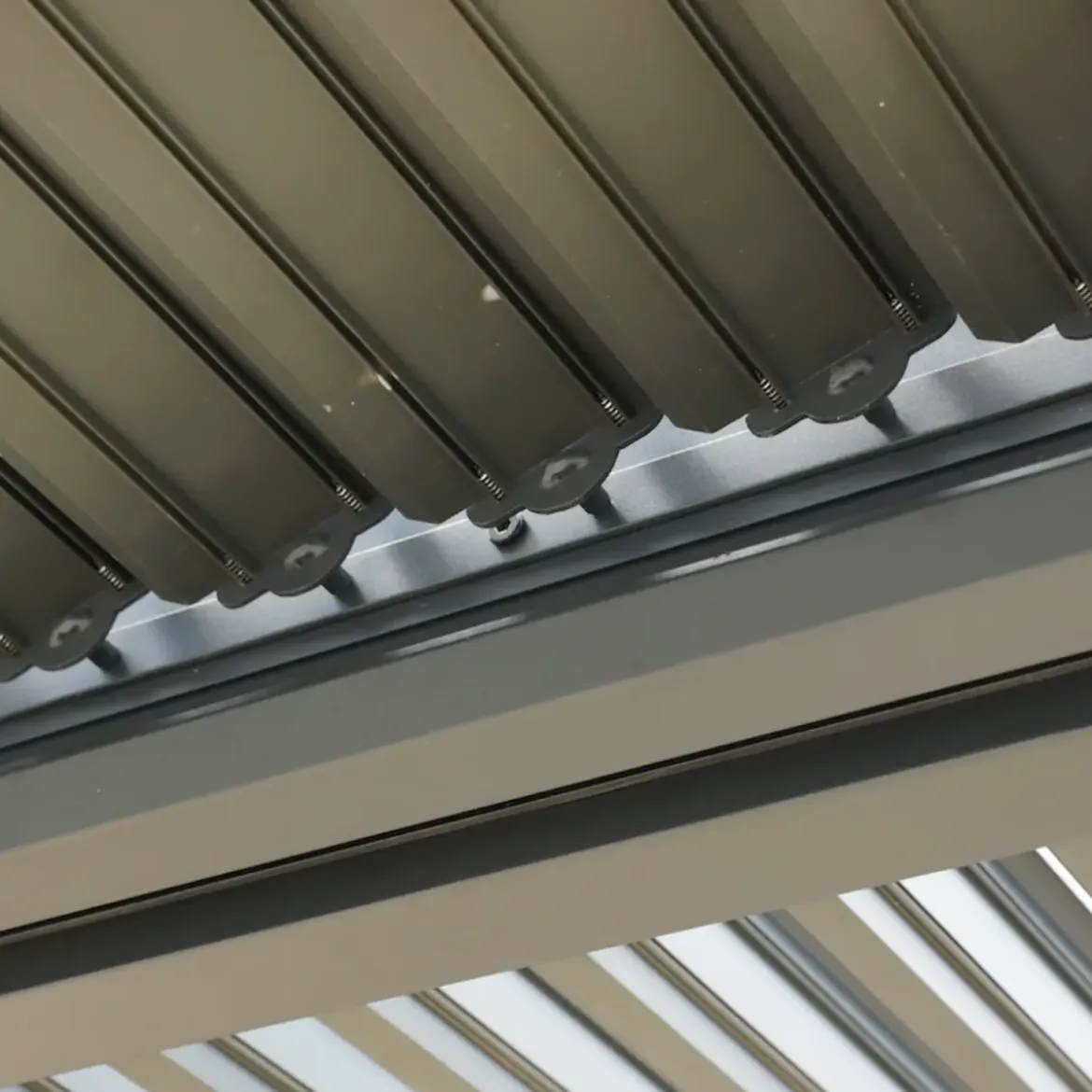 Pergola Bioclimatica 360x300 in Alluminio con Lamelle Effetto Legno