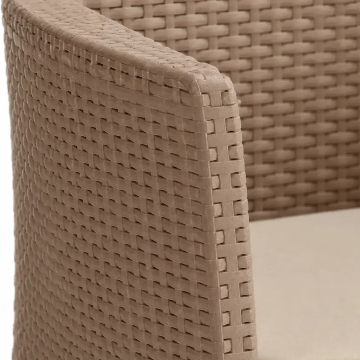 Poltrona da Esterno Cappuccino in Resina Rattan con Cuscino Sabbia