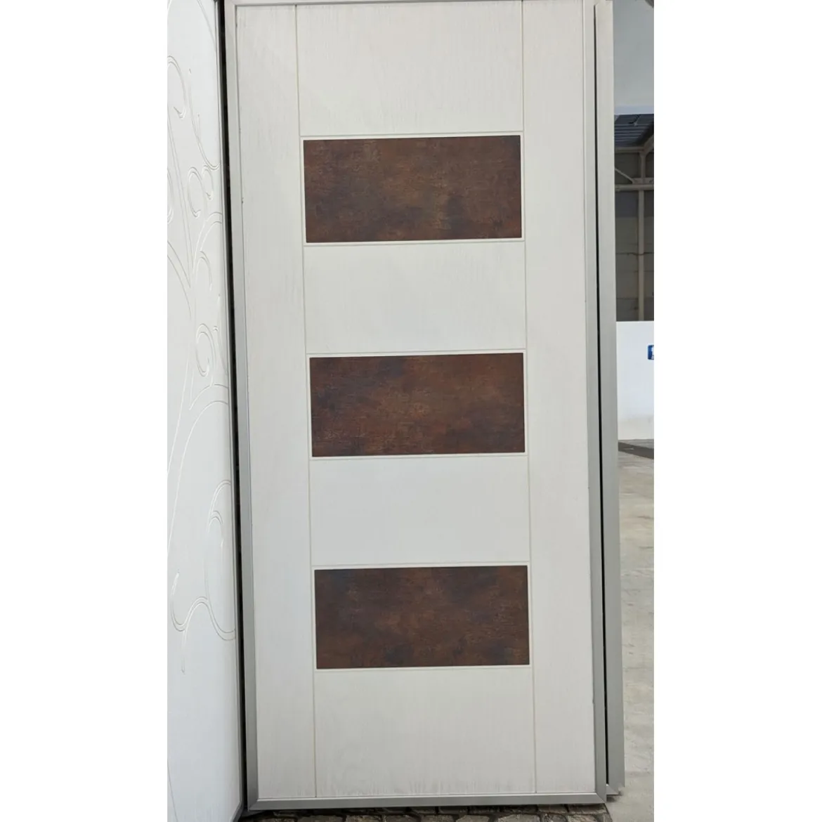 Portone Blindato per Esterno con Pannello Bianco e Inserti Corten