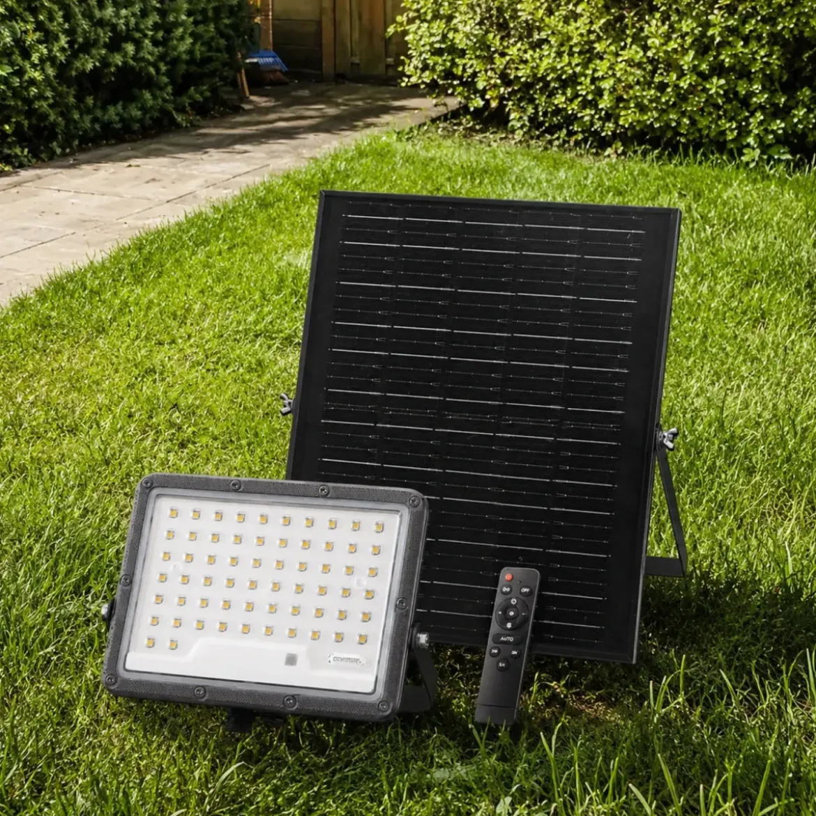 Proiettore Solare 62 LED 8W con Sensore Crepuscolare Telecomando