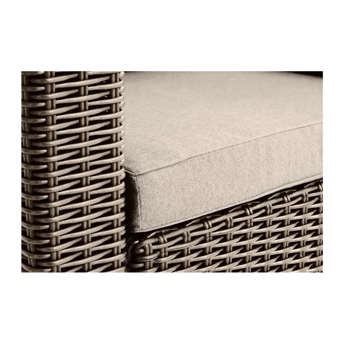 Set 2 Poltrone da Giardino in Resina Rattan Cappuccino con Cuscini