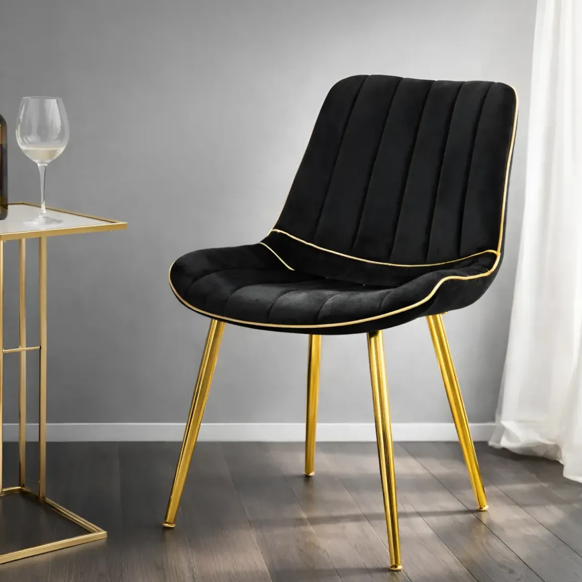 Set 2 Sedie da Pranzo Imbottite Nero Dettagli Oro per Soggiorno Cucina