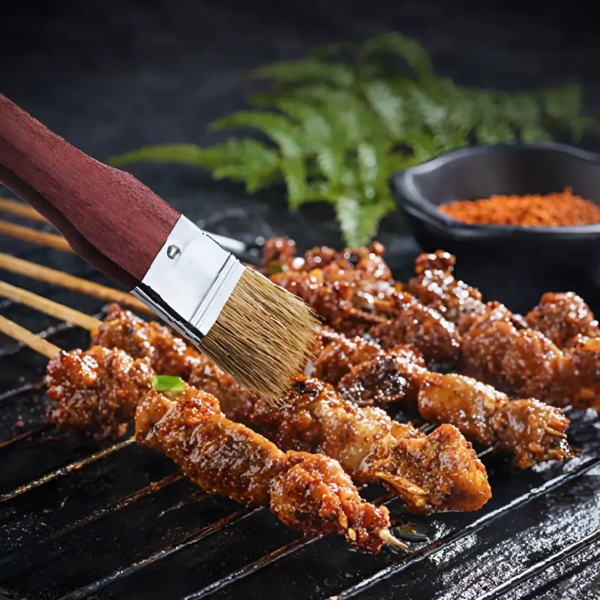 Set Utensili Barbecue 18 Pezzi in Acciaio Cromato con Manico in Legno