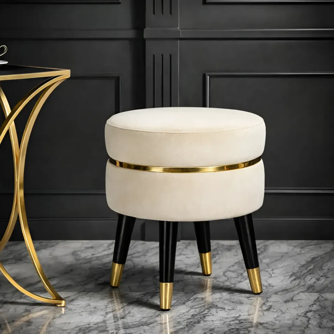 Sgabello Basso in Velluto Crema Finiture Oro Pouf Salotto Camera
