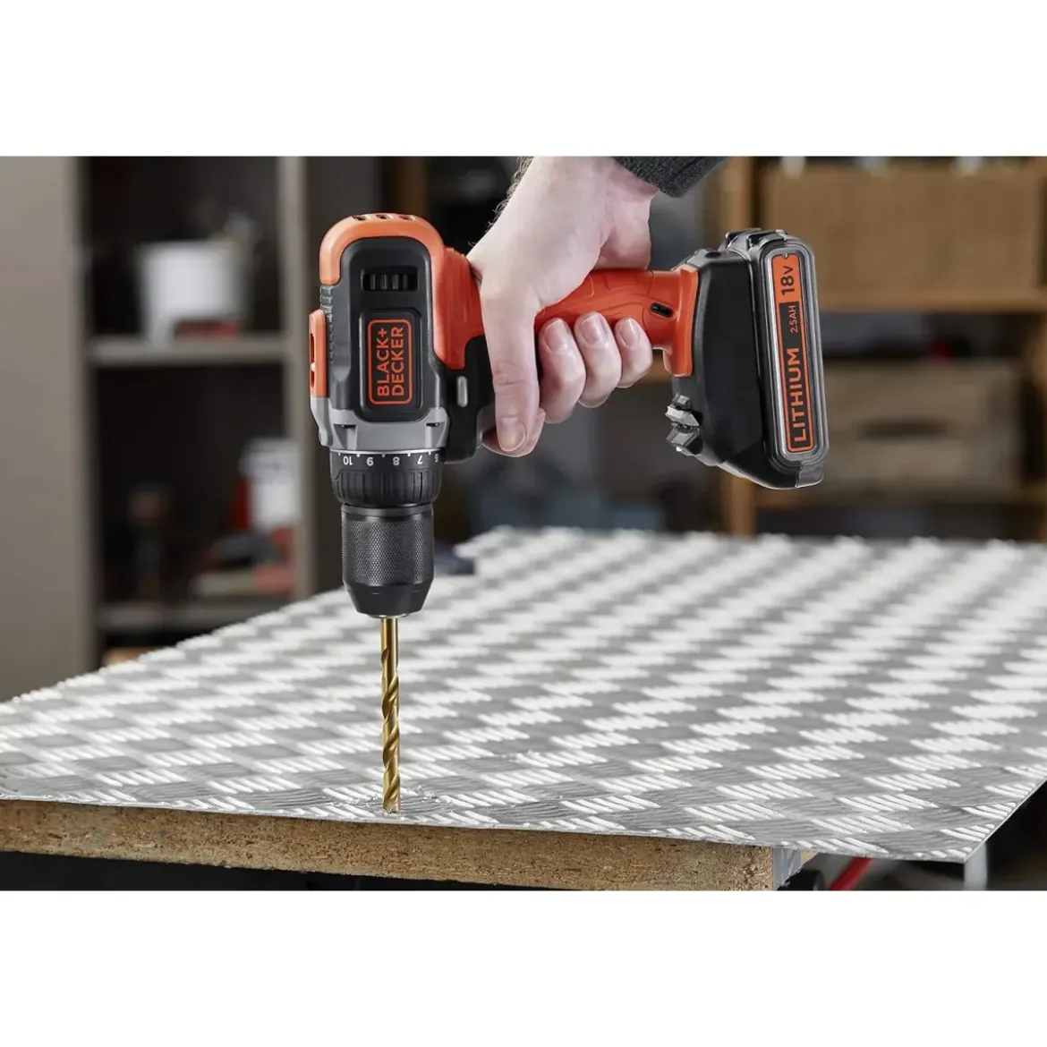 Trapano Avvitatore Black & Decker a Batteria a Litio 18V con Luce LED